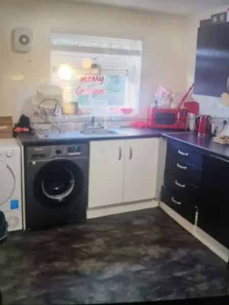 Large Apartment Near Train Station and Schools