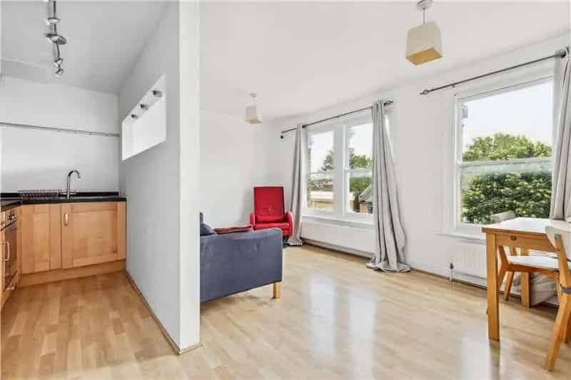 2 Bed Flat for Sale near Myatt's Fields Park