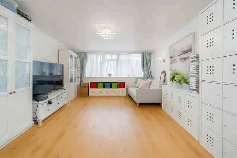 2 Bed House Near Woodside Park Tube - Ideal for First Time Buyers