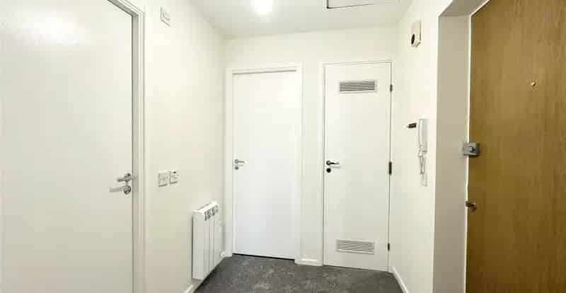 1 Bedroom Flat for Sale - Newly Refurbished