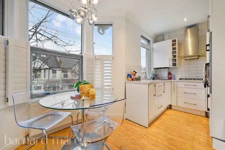 Three Bedroom Two Bathroom Flat Near British Rail