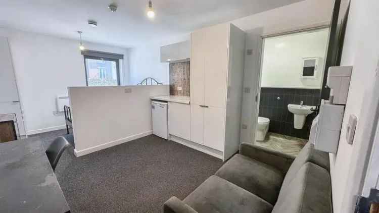 1 Bedroom House Share: Stylish Studio Pod for Students and Professionals