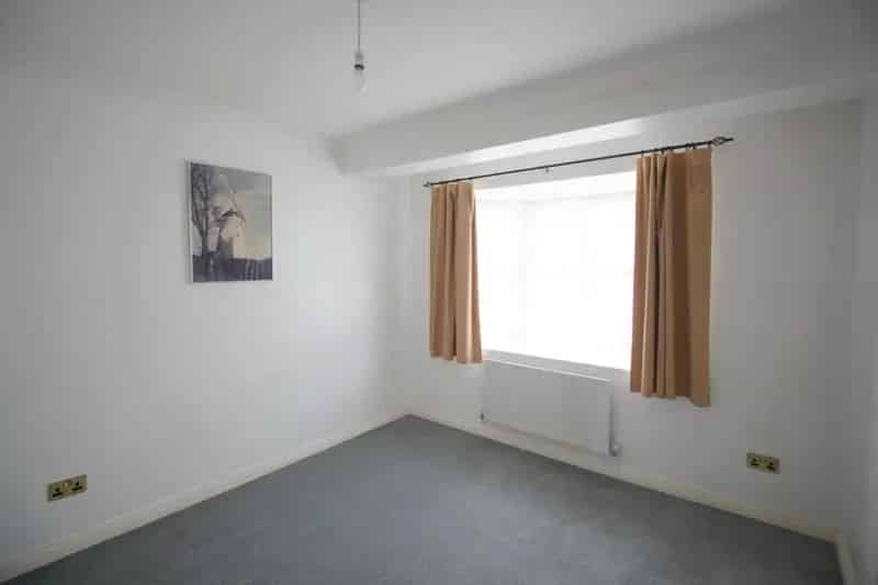 2 Bed Flat for Sale Netley Village
