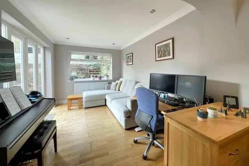3 Bed House Near Farnborough Main Station