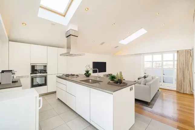 Two Bedroom Penthouse Flat for Sale in London W2