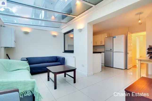 5 Bedroom Townhouse Near Mudchute DLR Station London E14