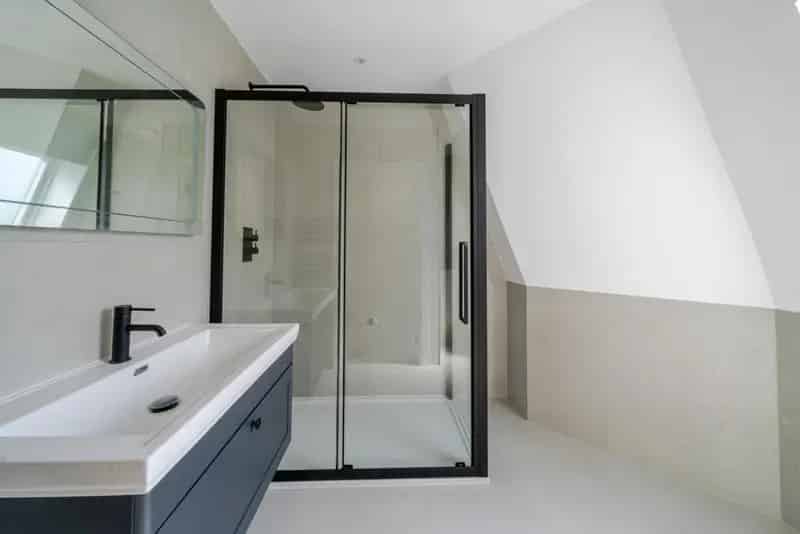 Waldeck Mews Gated Development Near River Thames