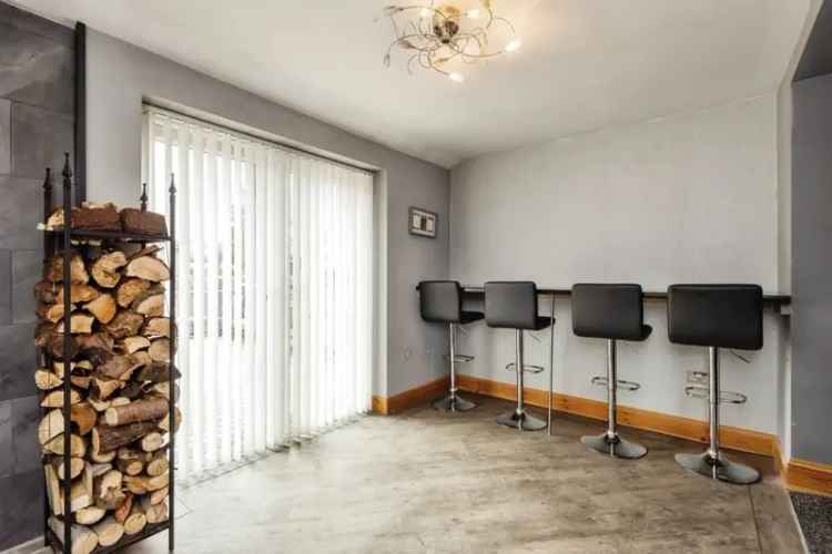 5 Bedroom Family Home with Enclosed Garden