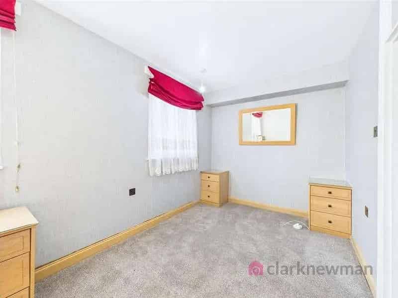 2 Bed Flat for Sale Bow West