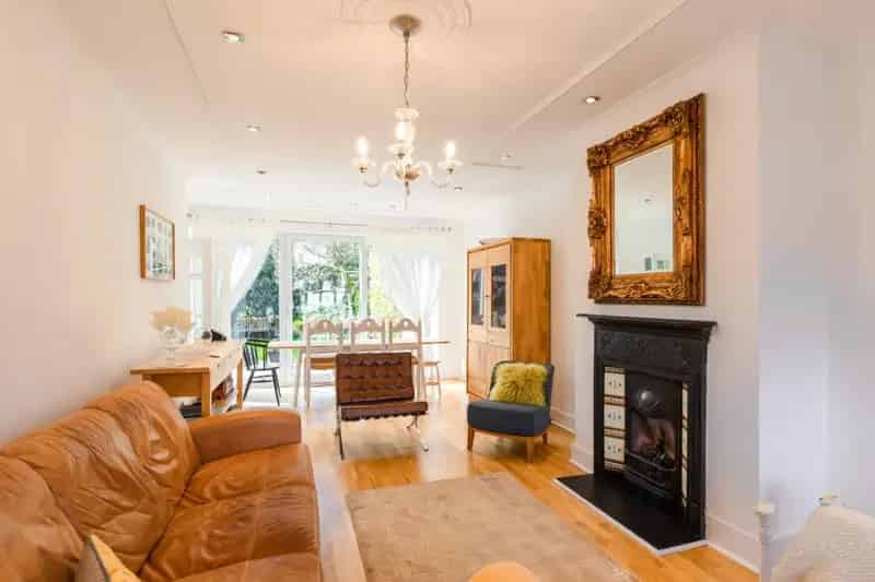 4 Bedroom House For Sale in Harborne