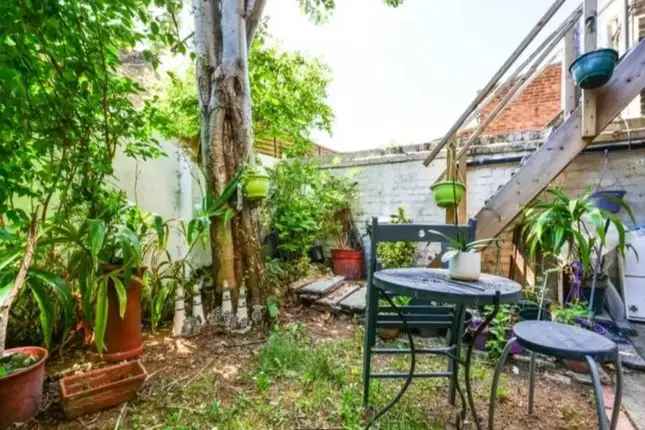 Detached house to rent in Chiswick High Road, London W4