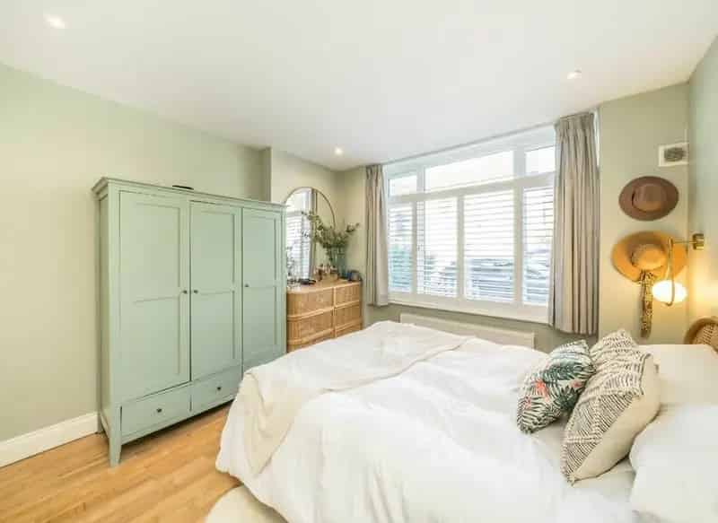 Two Double Bedroom Ground Floor Maisonette with Private Garden near Wimbledon