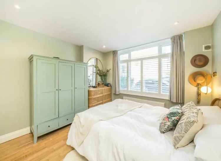 Two Double Bedroom Ground Floor Maisonette with Private Garden near Wimbledon
