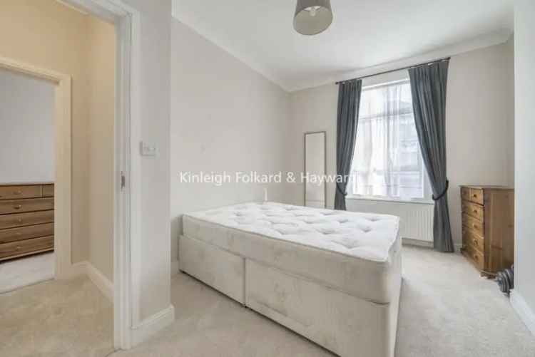 3-Bed Flat near Tooting Bec Tube - Modern Open Plan Kitchen