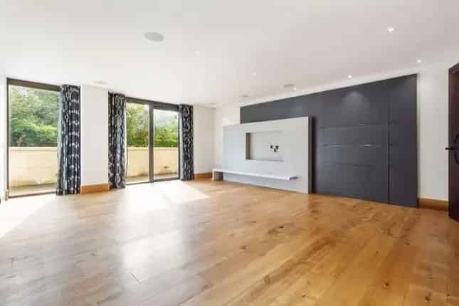 4 Bedroom Apartment in Embassy Court St Johns Wood