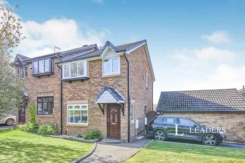 3 Bedroom Semi-Detached House To Rent