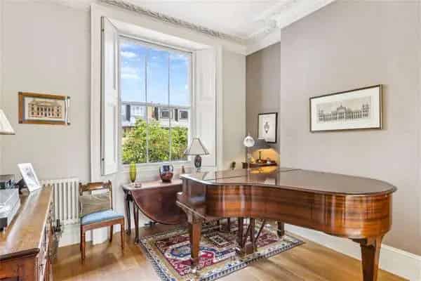 Victorian Villa with 5 Double Bedrooms and Secluded Garden