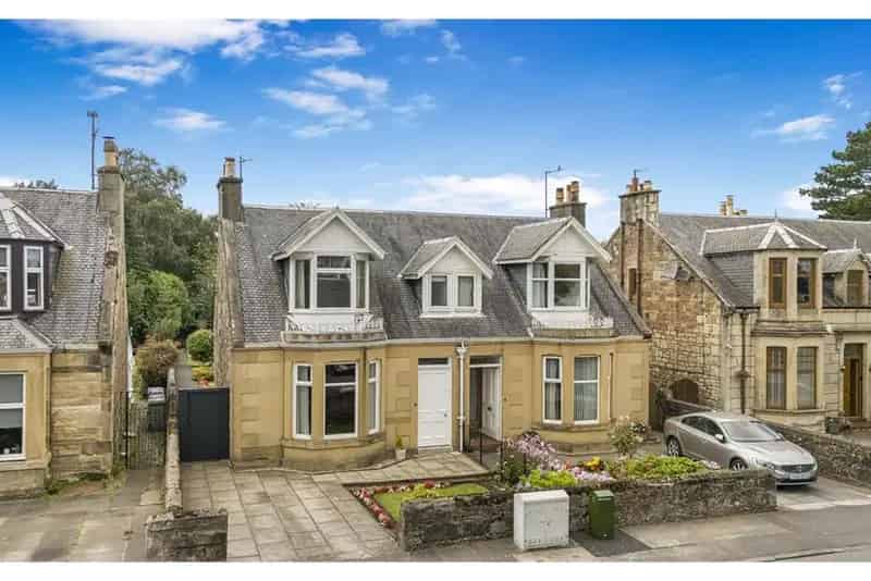 3 Bed House - Semi Detached with 2 Reception Rooms