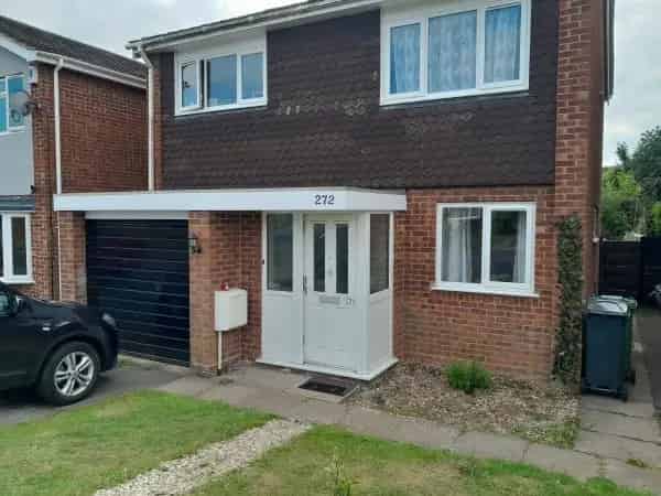 3-Bedroom House Big Garden Private Parking