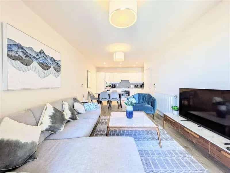 2 Bed Flat for Sale Wembley Park Fully Furnished City Views