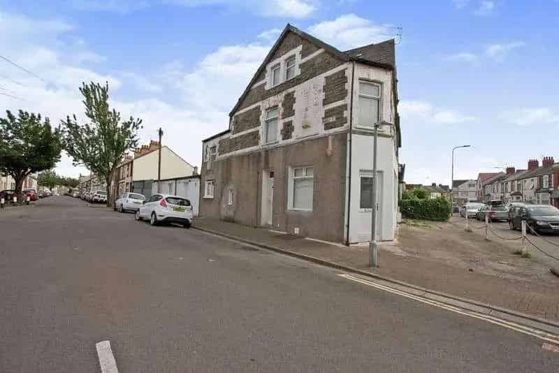 5 Bed House For Sale - Investment Opportunity