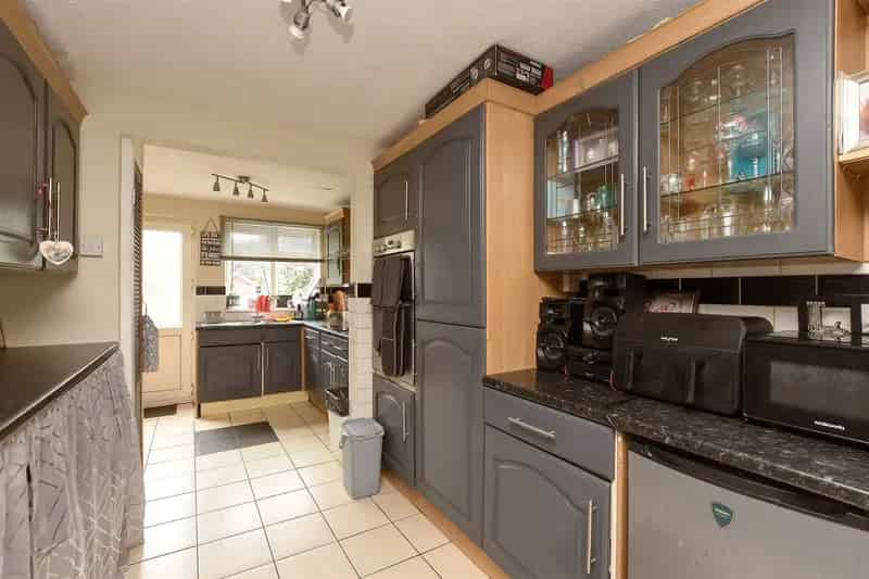 2 Bedroom Semi-Detached House For Sale Near Train Station