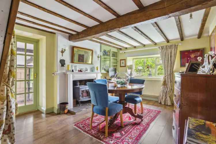 3 Bedroom Period Cottage for Sale in Compton Bassett