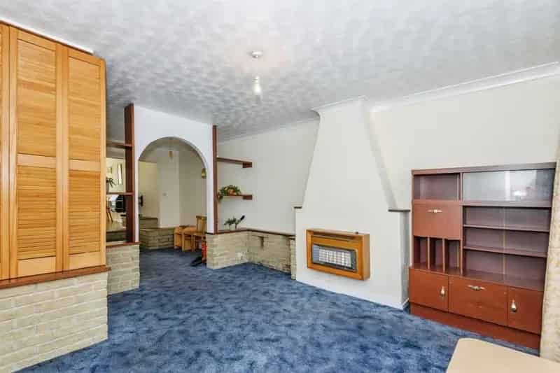 4 Bedroom Family Home Newsome Village Ample Parking Modernisation Needed