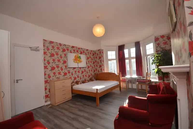 Large Furnished Double Room in Tulse Hill Streatham Hill All Bills Included