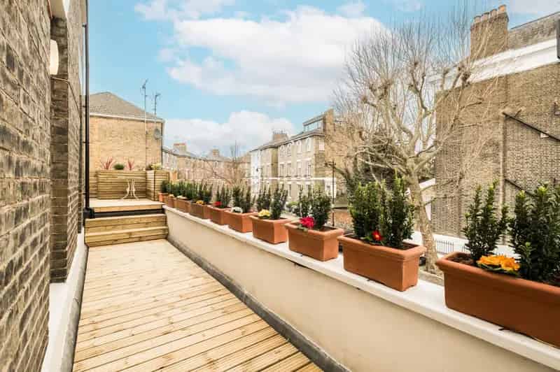4 Bedroom Maisonette for Sale in Barnsbury