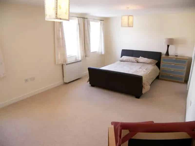 Three Bedroom Duplex Apartment Near Leeds and Bradford