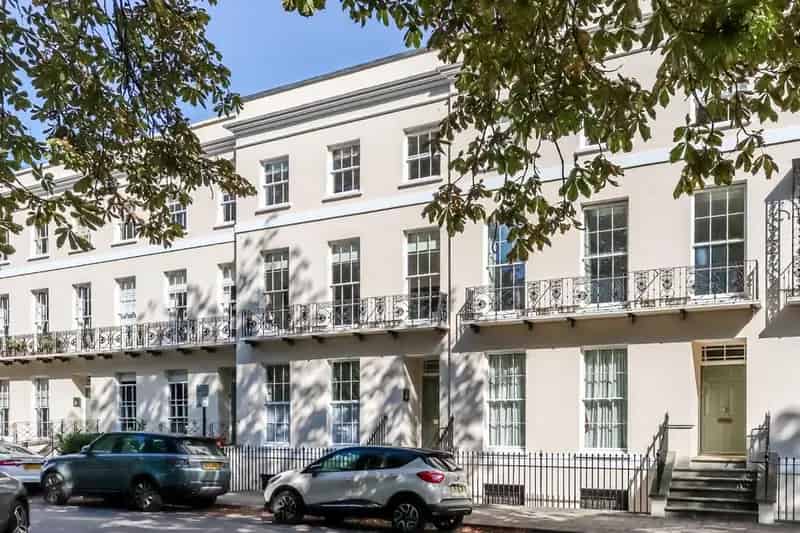 3 bedroom flat for sale