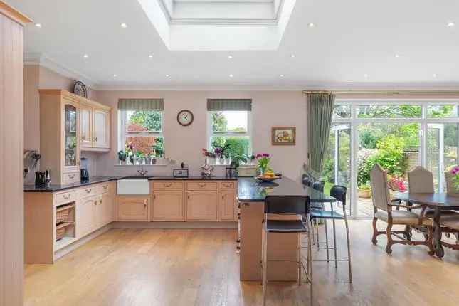 5 Bedroom Detached House Near Walpole Park London W13