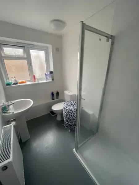 2 Bedroom Ground Floor Flat with Garden - Fully Refurbished