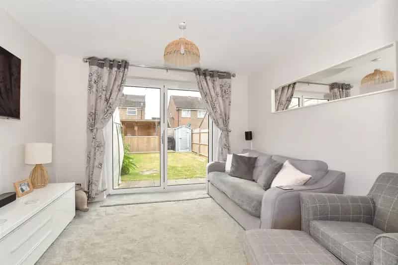 2 Bedroom End Terrace House for Sale Near Town Centre
