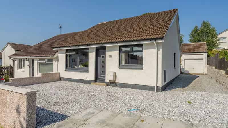 Stunning Refurbished Bungalow Near Golf Course