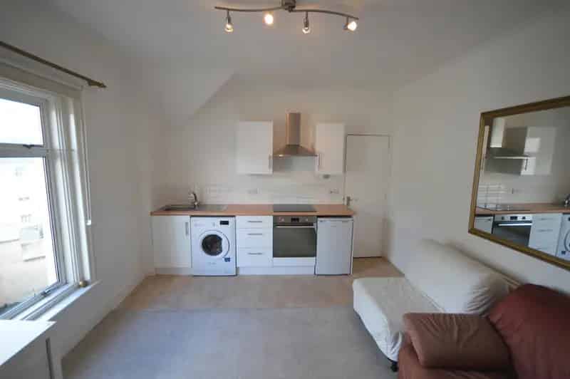 1 Bedroom Furnished Apartment Westcliff Town Centre Parking