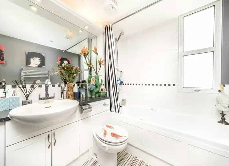 Large 1 Bedroom River View Apartment Royal Victoria Docks Secure Parking Balcony