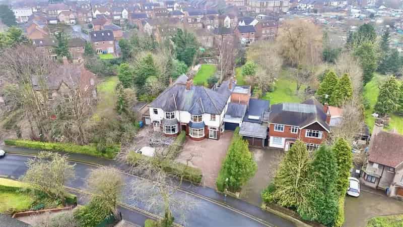 6 Bedroom Semi Detached House For Sale
