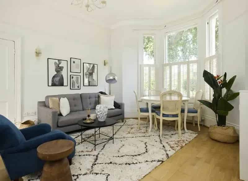 2-Bedroom Victorian Flat Wandsworth Private Parking No Onward Chain