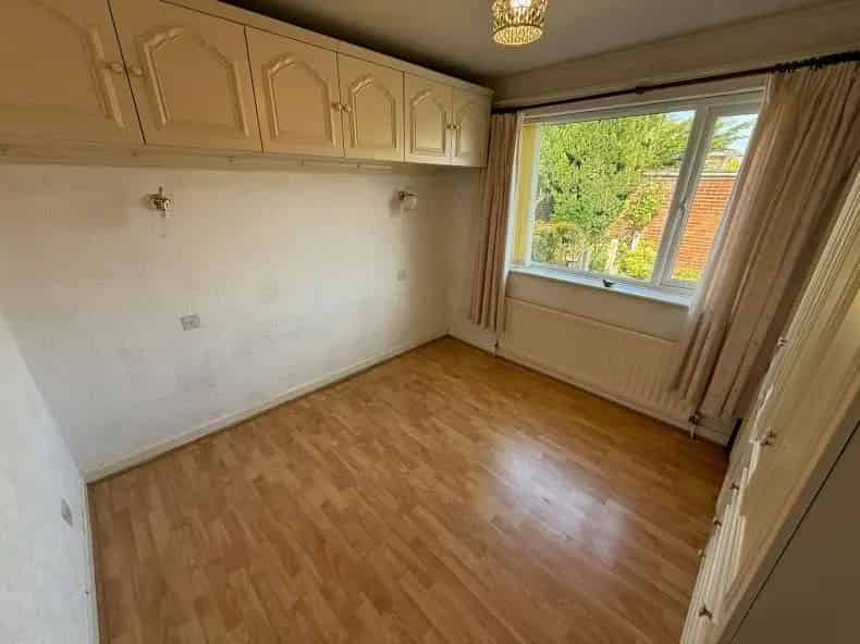 2 Bed Flat for Sale - Ground Floor, Garage, Garden