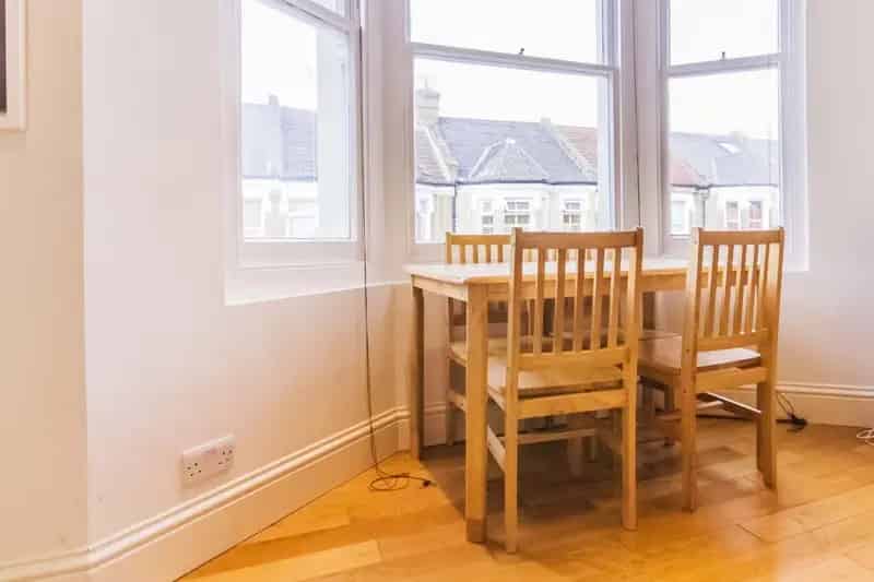 2 Bedroom Flat House to Rent in Brixton