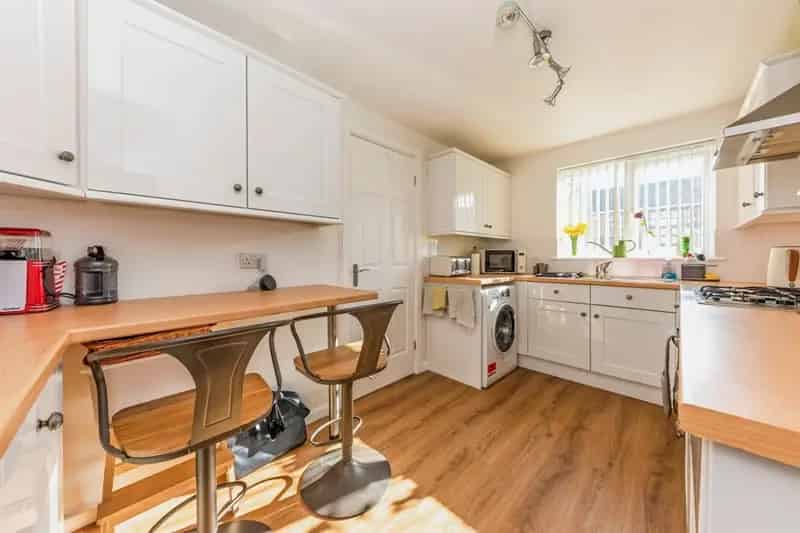 4 Bed Family Home with Conservatory and Garden