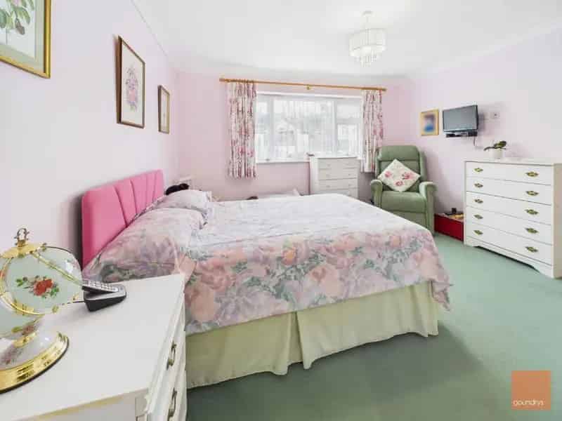 3 Bed Detached House Near Perranporth Beach