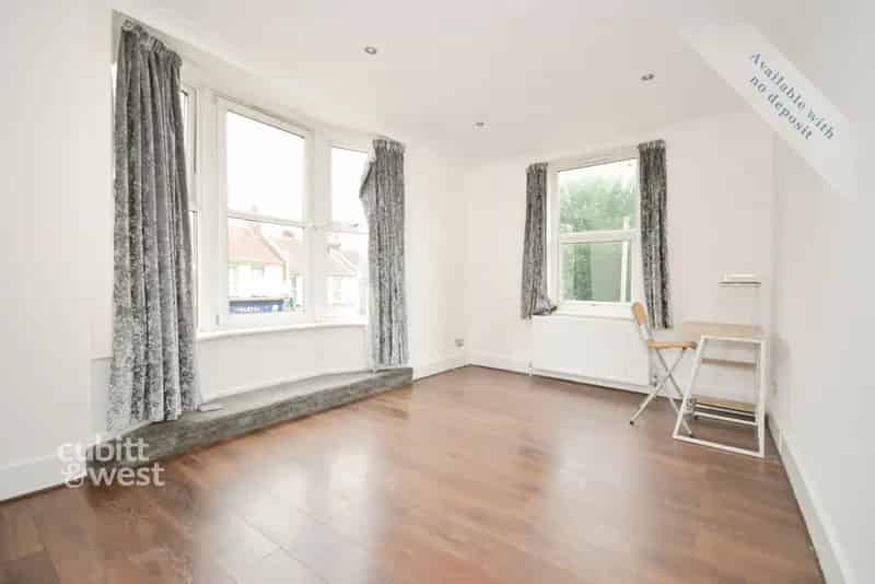 2 Bedroom Flat to Rent Coombe Road Newly Decorated