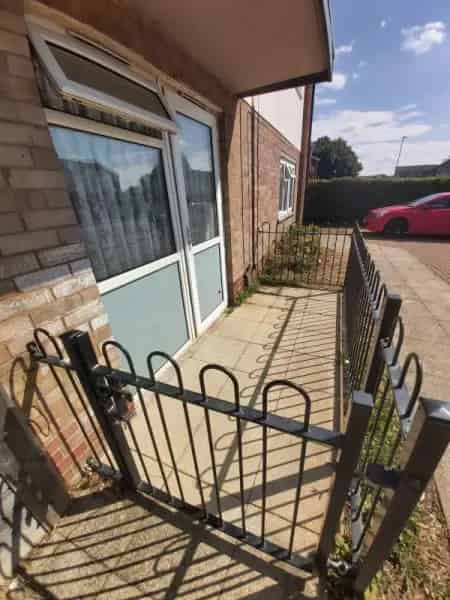 Large 2 Bedroom Ground Floor Flat with Private Patio and Garden