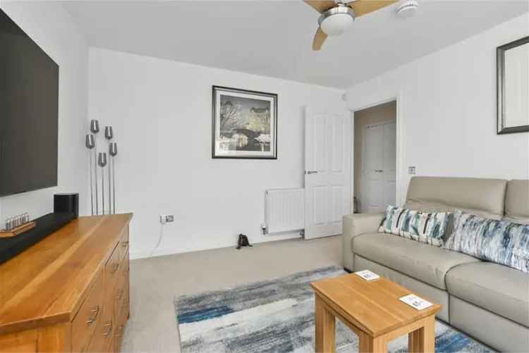 4 Bed Detached House with Garden - Family Home