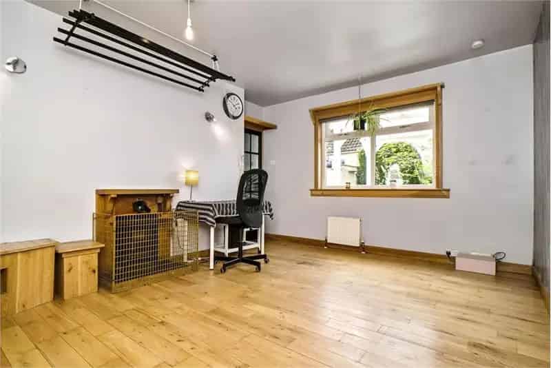3 Bed Semi-Detached House with 2 Reception Rooms and Garden