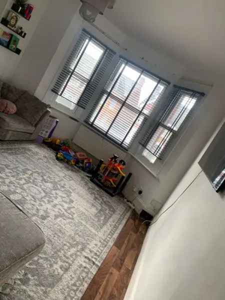 Flat For Rent in Southend-on-Sea, England