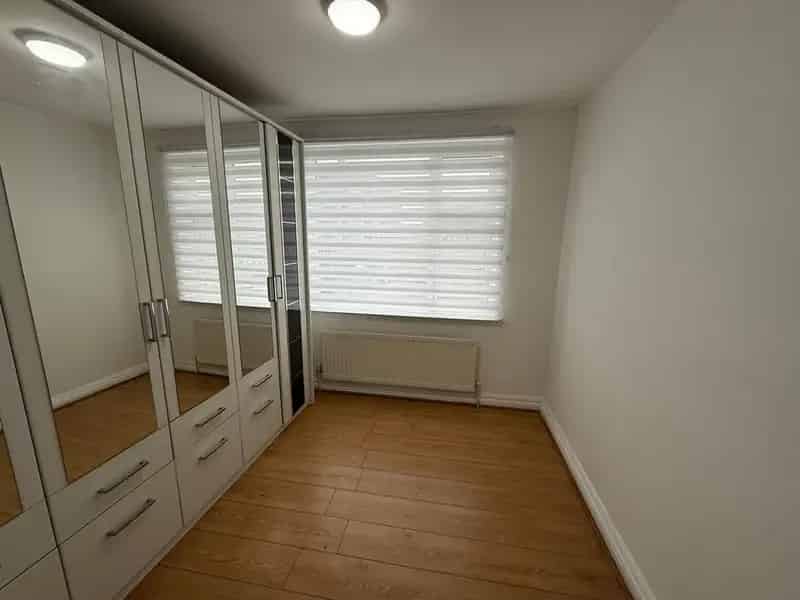 3 Bedroom Semi-Detached House To Rent